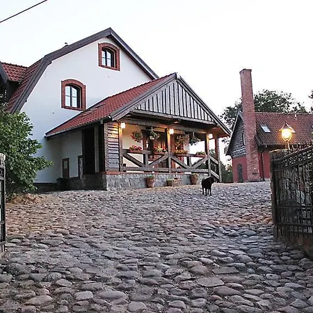 Sleeps 13 Pool Wifi * Lubian