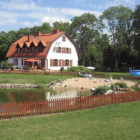 Sleeps 13 Pool Wifi Lubian